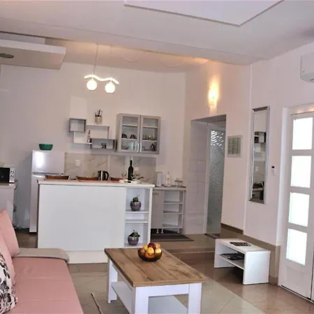 Carla In Apartment Opuzen (Dubrovnik-Neretva)